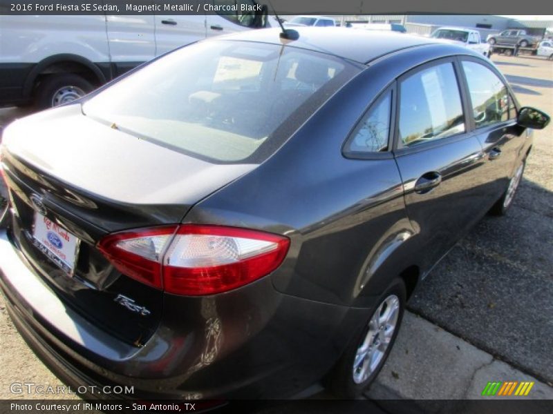 Magnetic Metallic / Charcoal Black 2016 Ford Fiesta SE Sedan