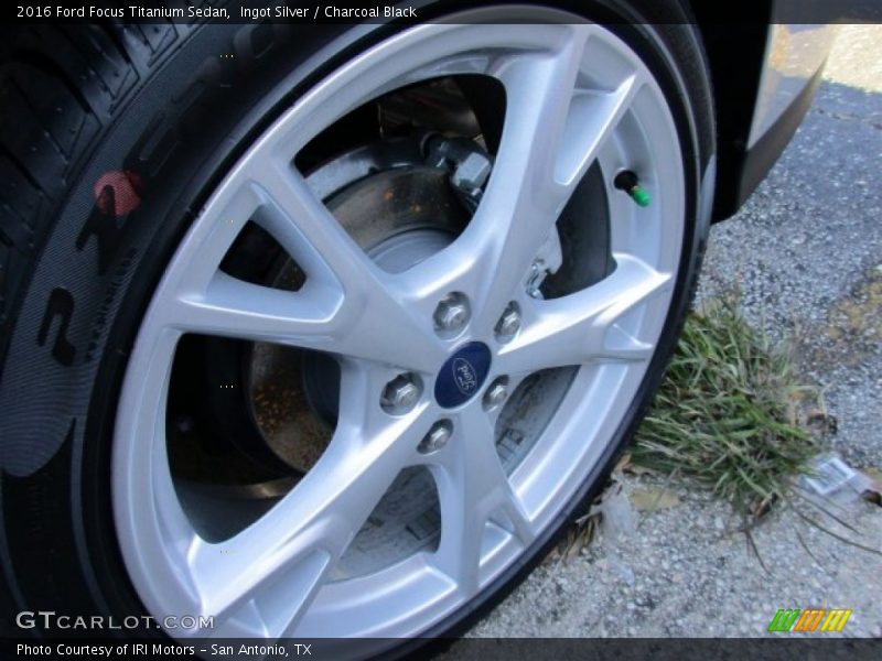 Ingot Silver / Charcoal Black 2016 Ford Focus Titanium Sedan