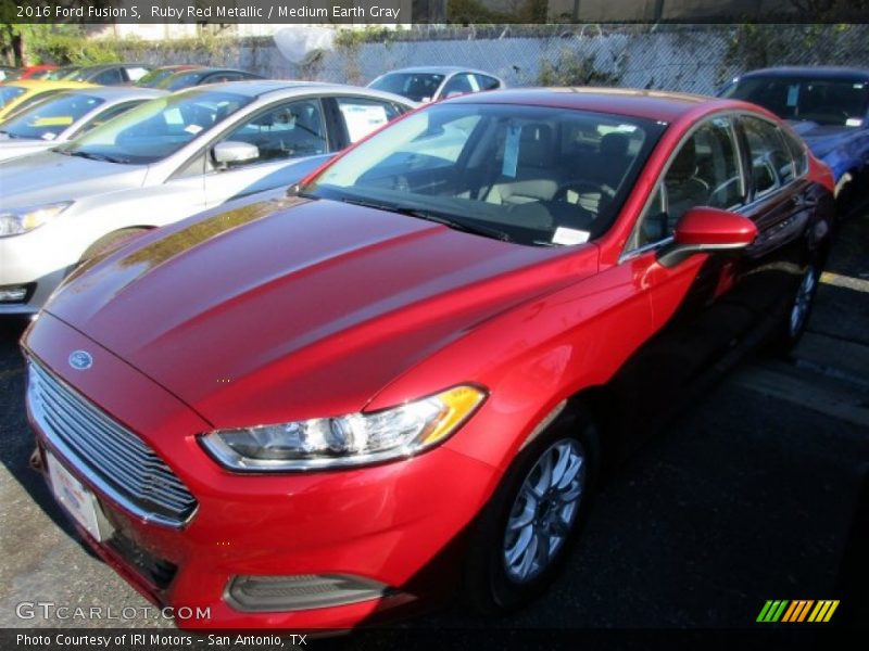 Ruby Red Metallic / Medium Earth Gray 2016 Ford Fusion S