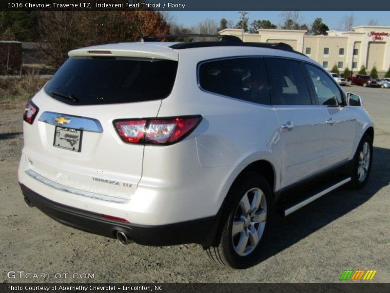 Iridescent Pearl Tricoat / Ebony 2016 Chevrolet Traverse LTZ