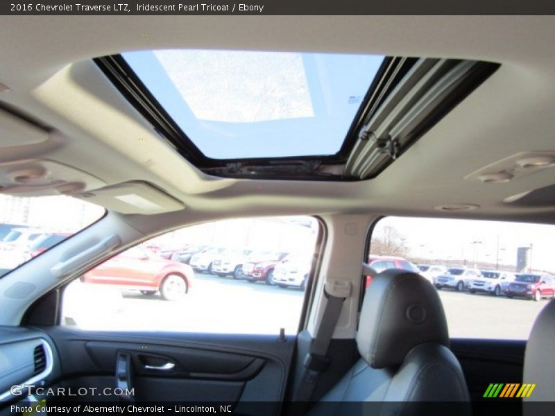 Iridescent Pearl Tricoat / Ebony 2016 Chevrolet Traverse LTZ