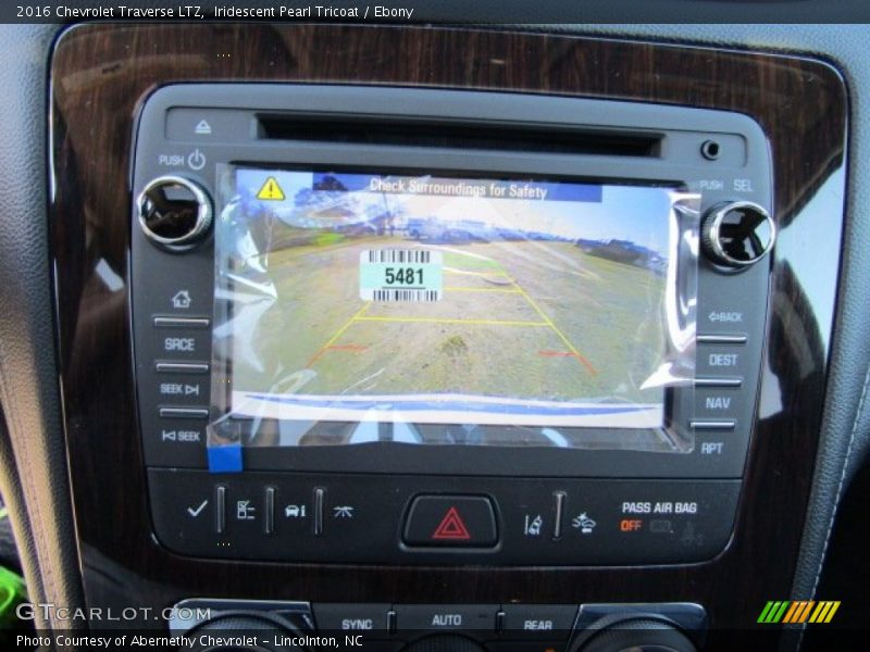 Iridescent Pearl Tricoat / Ebony 2016 Chevrolet Traverse LTZ