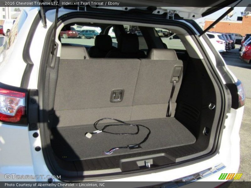Iridescent Pearl Tricoat / Ebony 2016 Chevrolet Traverse LTZ