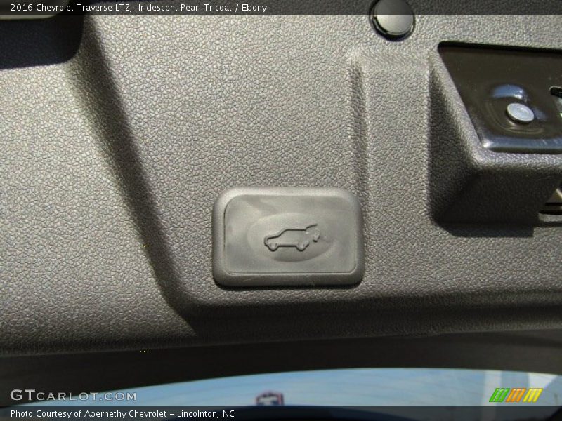 Iridescent Pearl Tricoat / Ebony 2016 Chevrolet Traverse LTZ