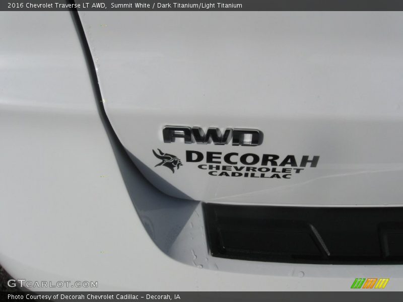 Summit White / Dark Titanium/Light Titanium 2016 Chevrolet Traverse LT AWD