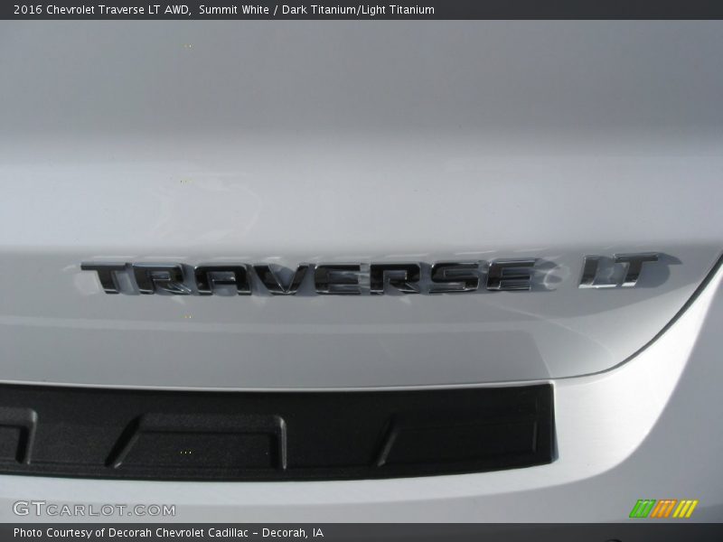 Summit White / Dark Titanium/Light Titanium 2016 Chevrolet Traverse LT AWD