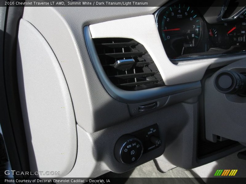 Summit White / Dark Titanium/Light Titanium 2016 Chevrolet Traverse LT AWD