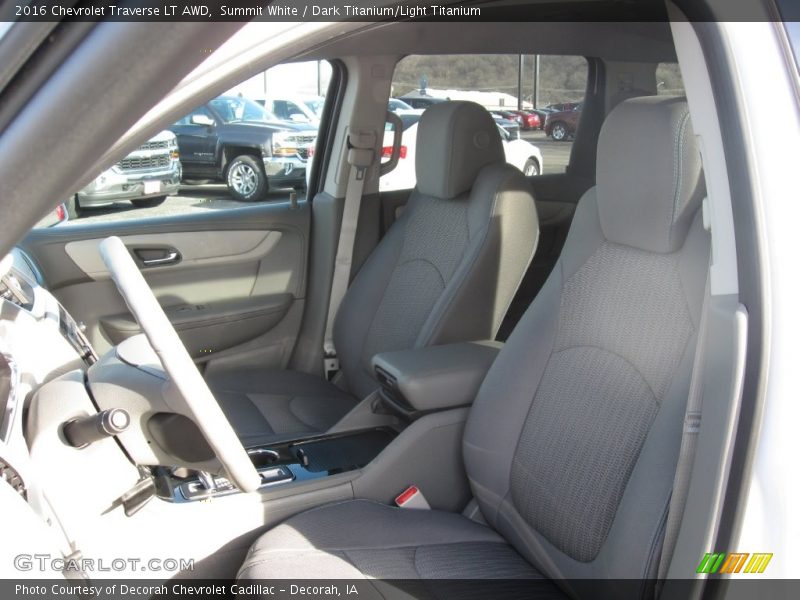 Summit White / Dark Titanium/Light Titanium 2016 Chevrolet Traverse LT AWD