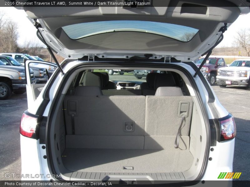 Summit White / Dark Titanium/Light Titanium 2016 Chevrolet Traverse LT AWD