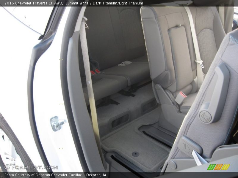 Summit White / Dark Titanium/Light Titanium 2016 Chevrolet Traverse LT AWD