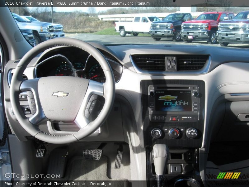 Summit White / Dark Titanium/Light Titanium 2016 Chevrolet Traverse LT AWD