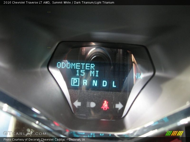 Summit White / Dark Titanium/Light Titanium 2016 Chevrolet Traverse LT AWD