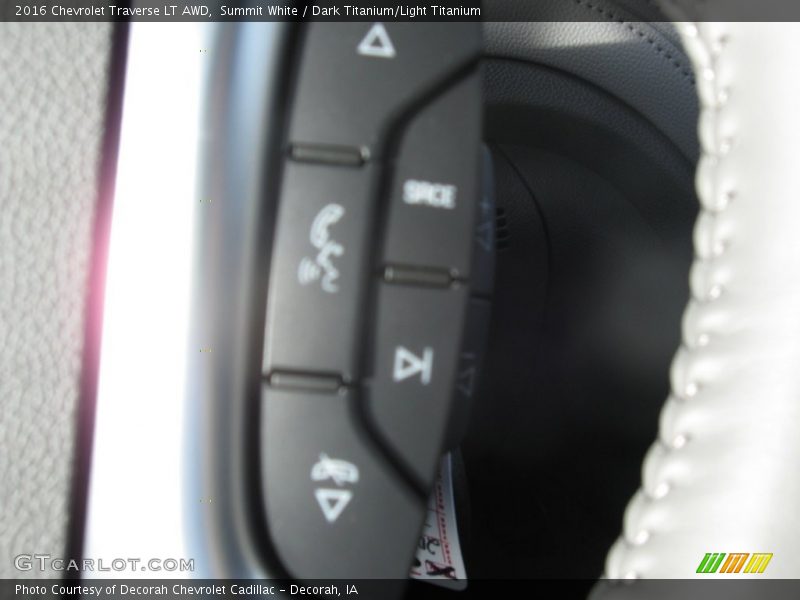 Summit White / Dark Titanium/Light Titanium 2016 Chevrolet Traverse LT AWD