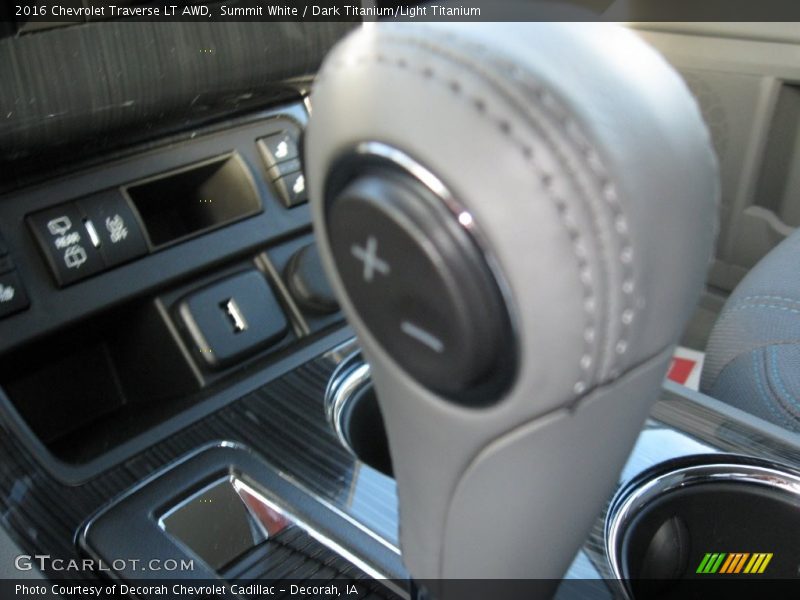 Summit White / Dark Titanium/Light Titanium 2016 Chevrolet Traverse LT AWD