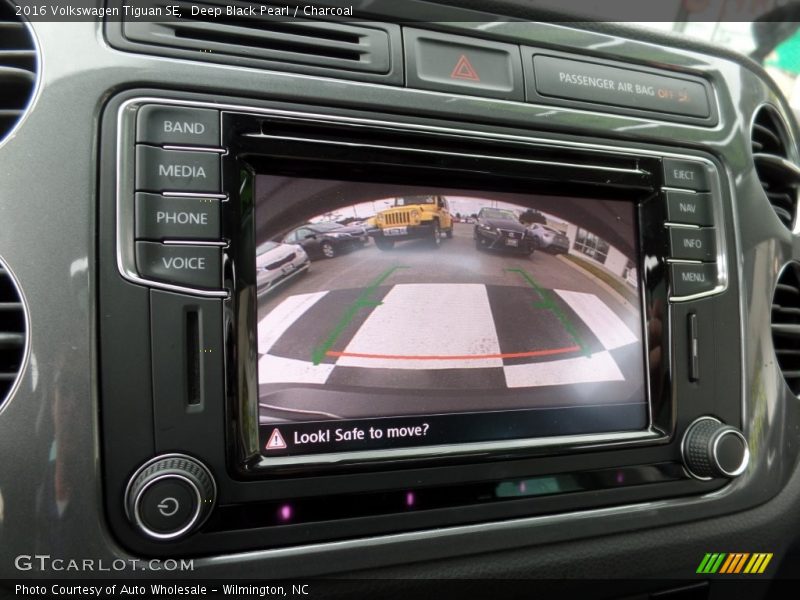 Deep Black Pearl / Charcoal 2016 Volkswagen Tiguan SE