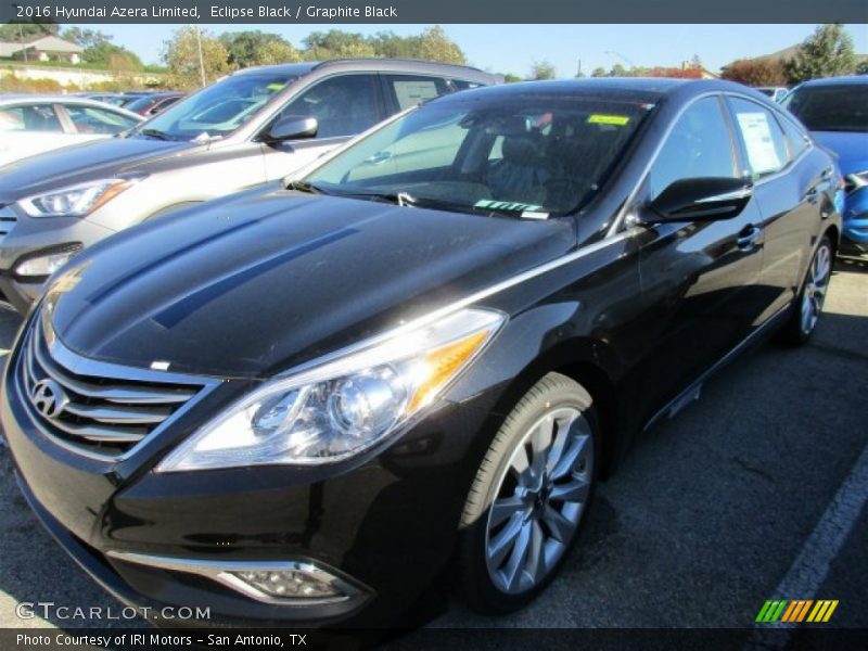 Front 3/4 View of 2016 Azera Limited