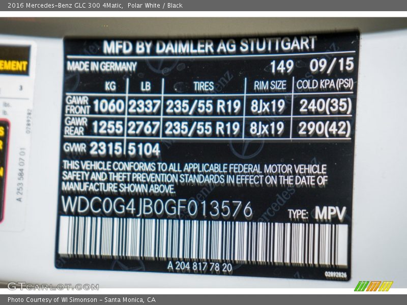 Polar White / Black 2016 Mercedes-Benz GLC 300 4Matic