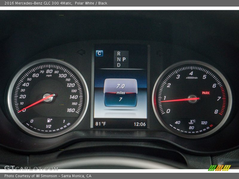Polar White / Black 2016 Mercedes-Benz GLC 300 4Matic