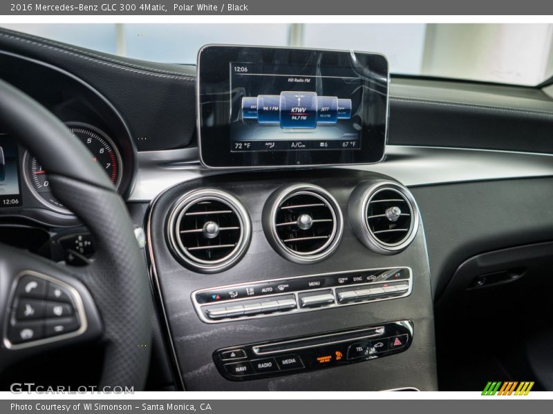 Polar White / Black 2016 Mercedes-Benz GLC 300 4Matic