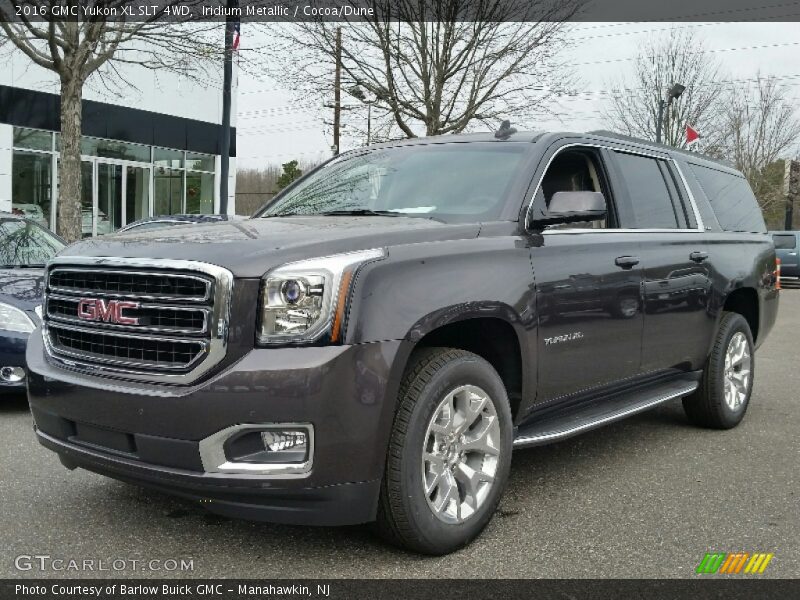 Front 3/4 View of 2016 Yukon XL SLT 4WD