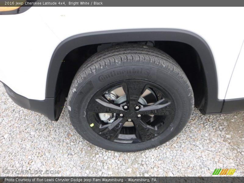 Bright White / Black 2016 Jeep Cherokee Latitude 4x4