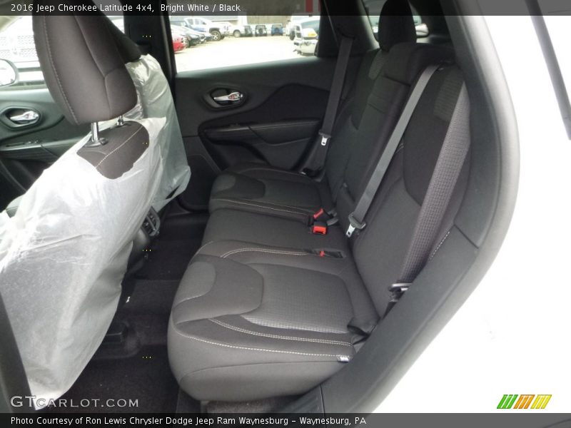 Bright White / Black 2016 Jeep Cherokee Latitude 4x4