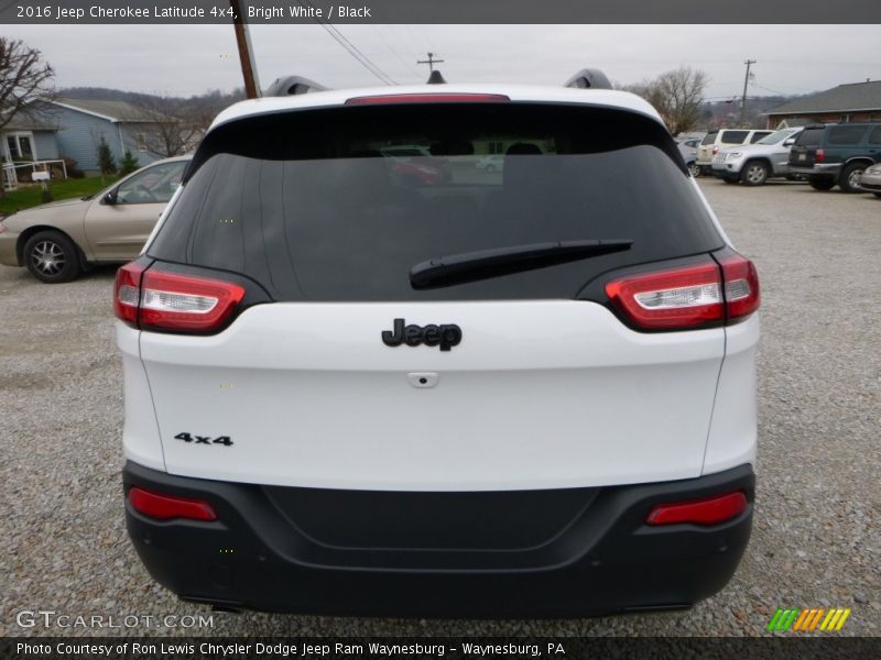 Bright White / Black 2016 Jeep Cherokee Latitude 4x4