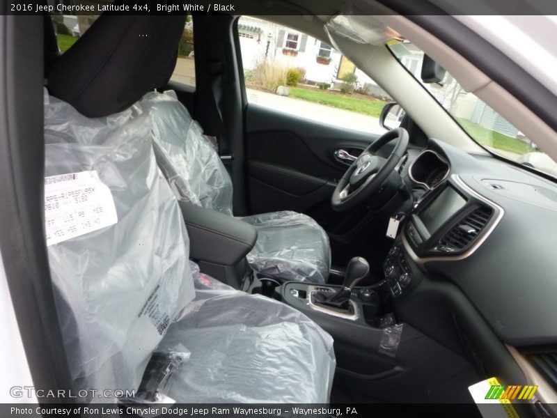 Bright White / Black 2016 Jeep Cherokee Latitude 4x4