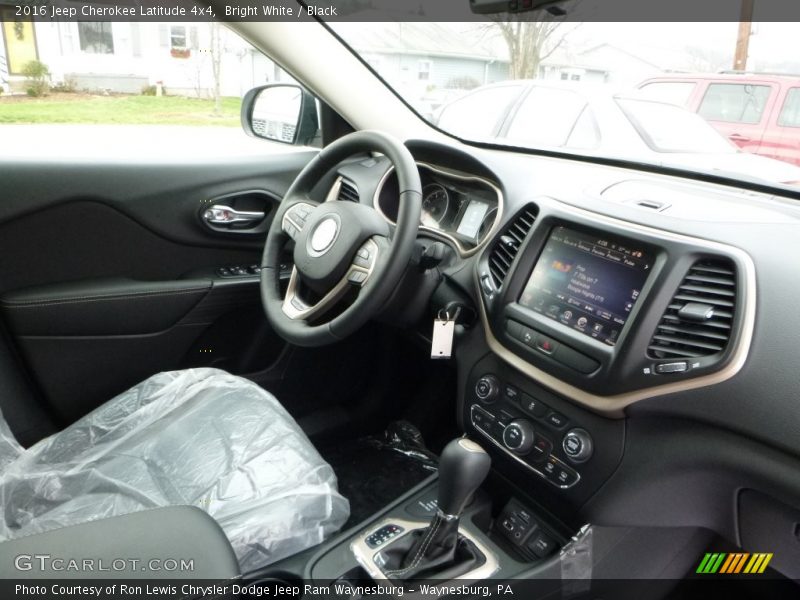 Bright White / Black 2016 Jeep Cherokee Latitude 4x4