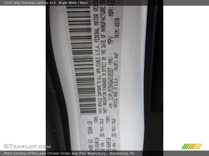 Bright White / Black 2016 Jeep Cherokee Latitude 4x4