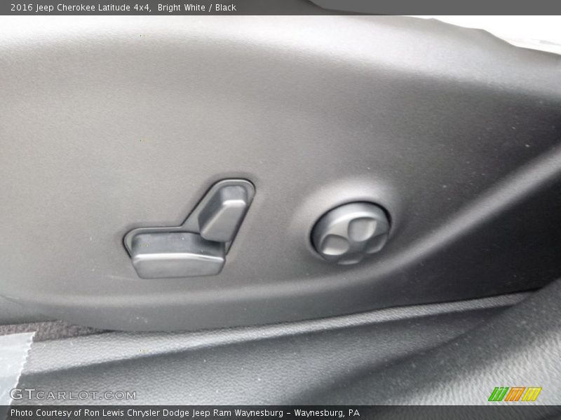 Bright White / Black 2016 Jeep Cherokee Latitude 4x4