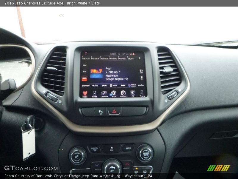 Bright White / Black 2016 Jeep Cherokee Latitude 4x4