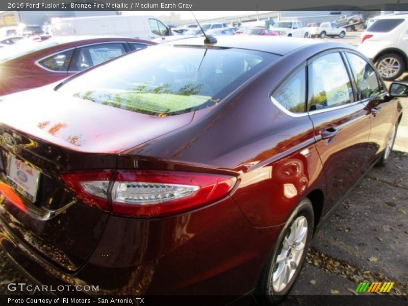 Bronze Fire Metallic / Medium Earth Gray 2016 Ford Fusion S