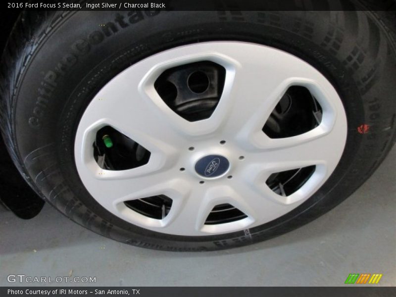 Ingot Silver / Charcoal Black 2016 Ford Focus S Sedan