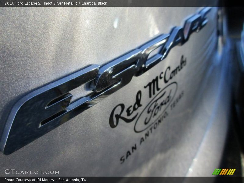 Ingot Silver Metallic / Charcoal Black 2016 Ford Escape S