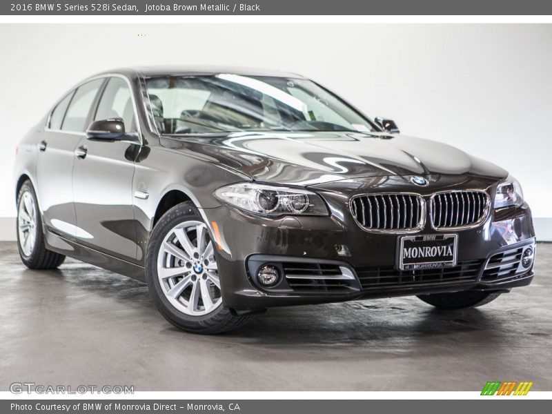 Front 3/4 View of 2016 5 Series 528i Sedan