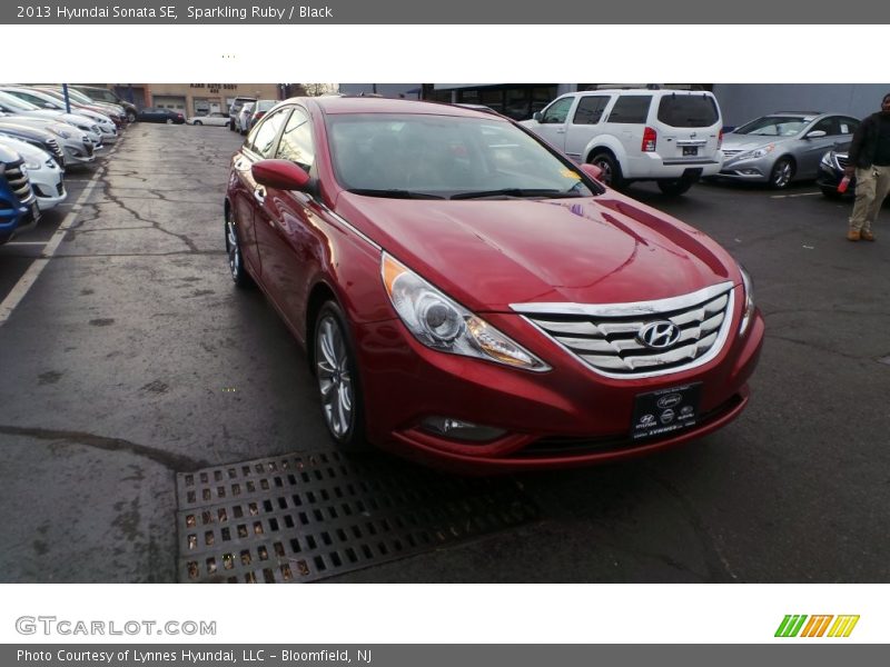 Sparkling Ruby / Black 2013 Hyundai Sonata SE