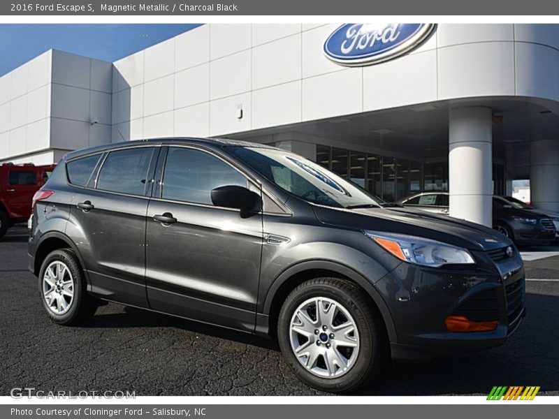 Magnetic Metallic / Charcoal Black 2016 Ford Escape S