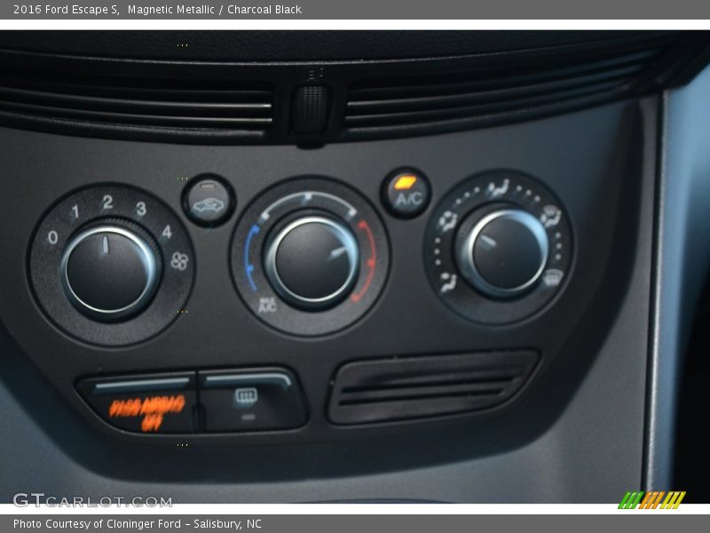 Magnetic Metallic / Charcoal Black 2016 Ford Escape S