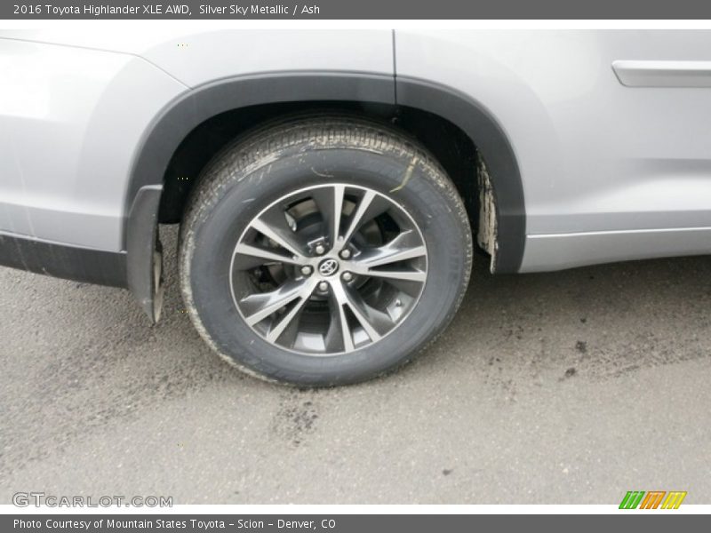 Silver Sky Metallic / Ash 2016 Toyota Highlander XLE AWD