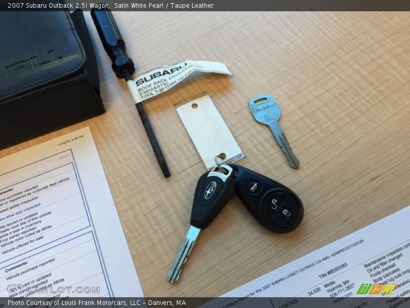 Satin White Pearl / Taupe Leather 2007 Subaru Outback 2.5i Wagon