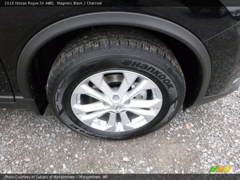 Magnetic Black / Charcoal 2016 Nissan Rogue SV AWD