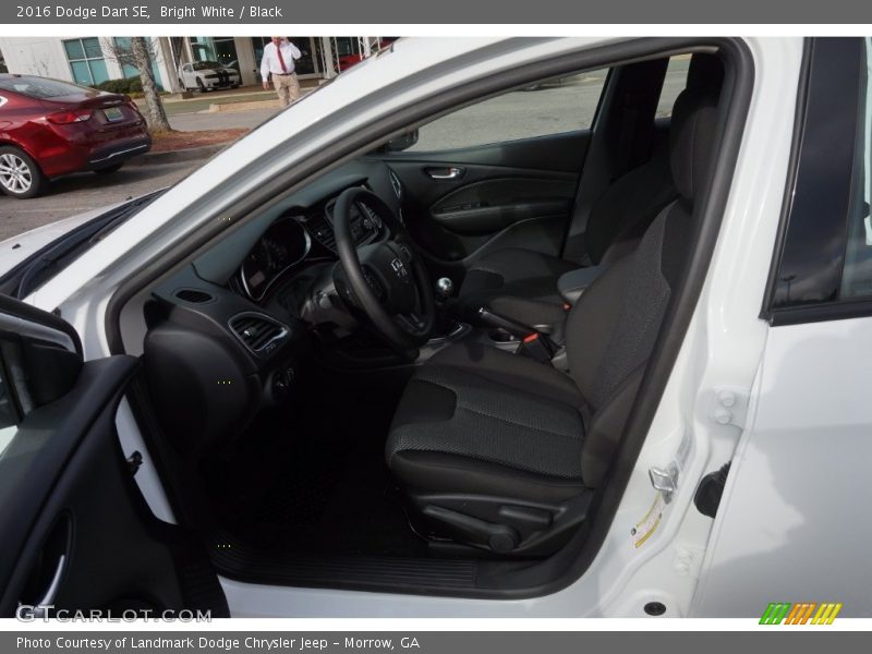 Bright White / Black 2016 Dodge Dart SE