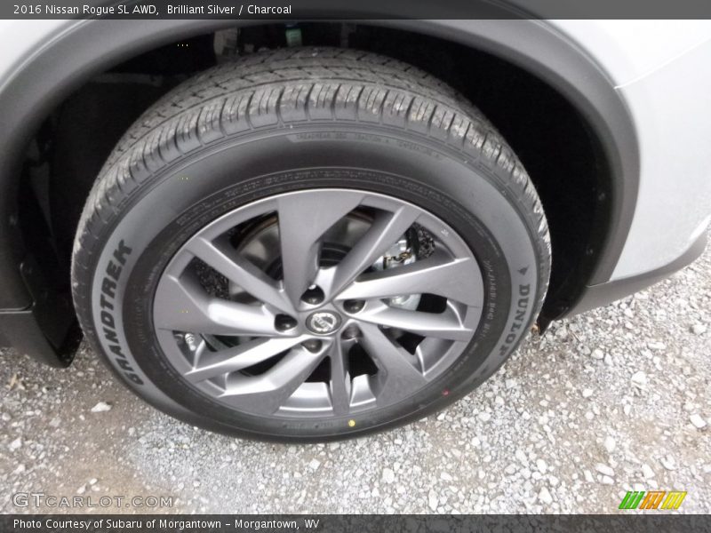 Brilliant Silver / Charcoal 2016 Nissan Rogue SL AWD