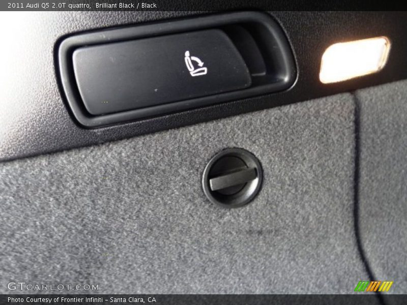Brilliant Black / Black 2011 Audi Q5 2.0T quattro