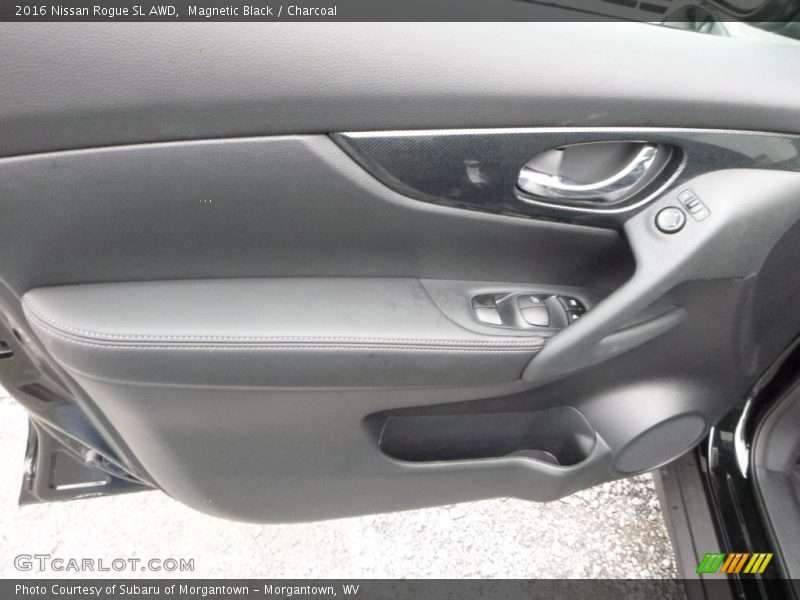Magnetic Black / Charcoal 2016 Nissan Rogue SL AWD