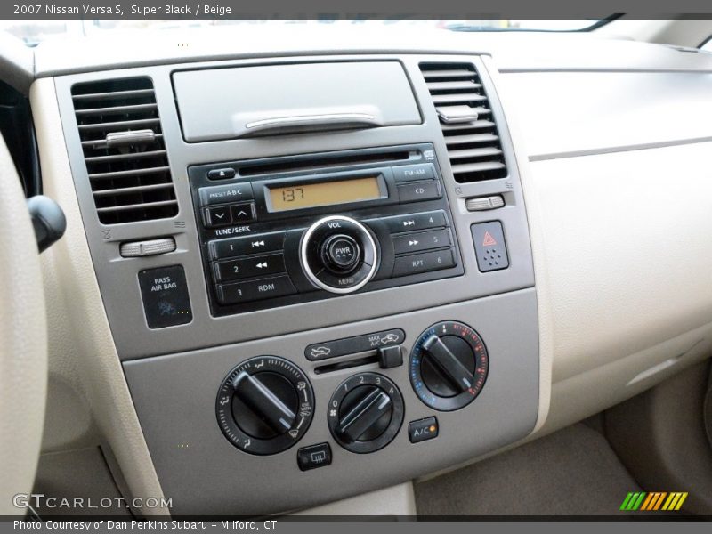 Super Black / Beige 2007 Nissan Versa S