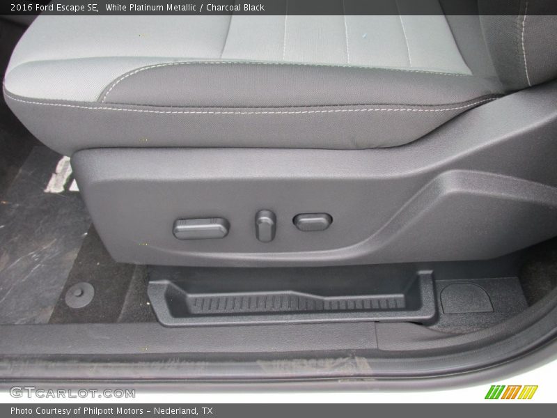 White Platinum Metallic / Charcoal Black 2016 Ford Escape SE