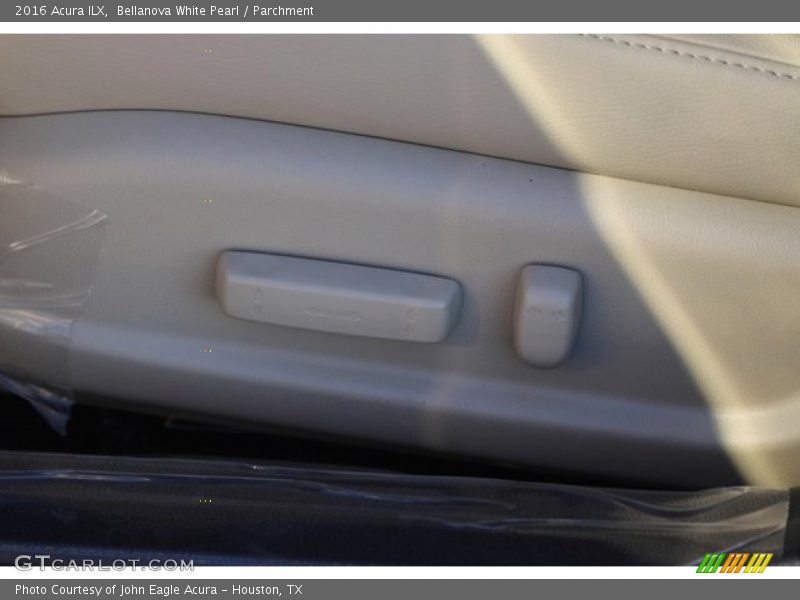 Bellanova White Pearl / Parchment 2016 Acura ILX