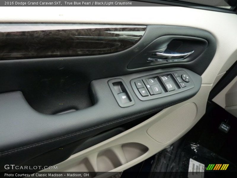 True Blue Pearl / Black/Light Graystone 2016 Dodge Grand Caravan SXT